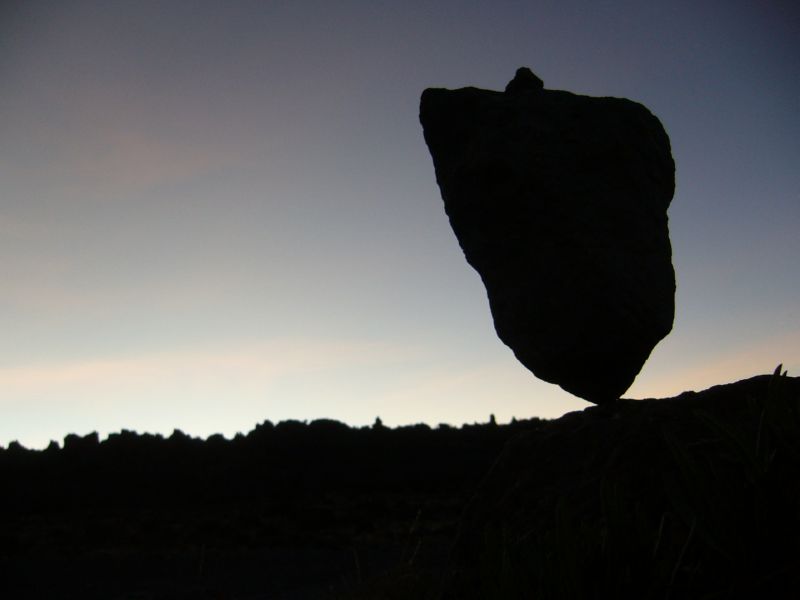 Kili (078.5) balancing rock